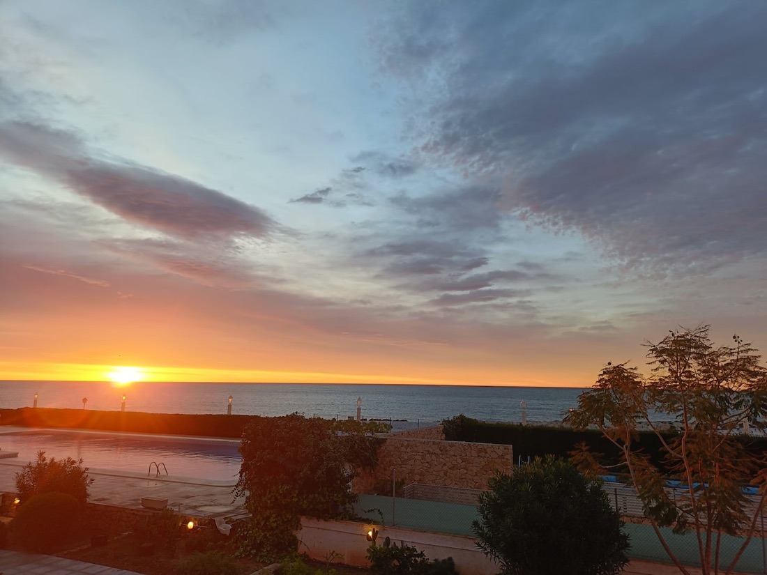 Schitterende zonsopkomst vanaf het terras.